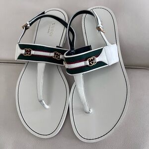 Gucci White and Green Sandals with Modern Design
